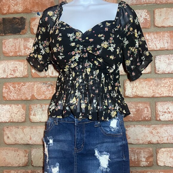 Timing Black Floral Smocked Peplum Top Size L - Picture 2 of 11